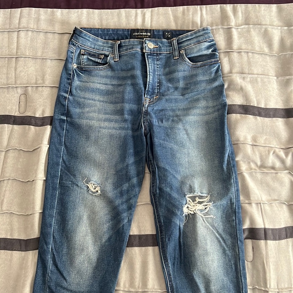 Lucky brand skinny destroyed jeans size 8/29